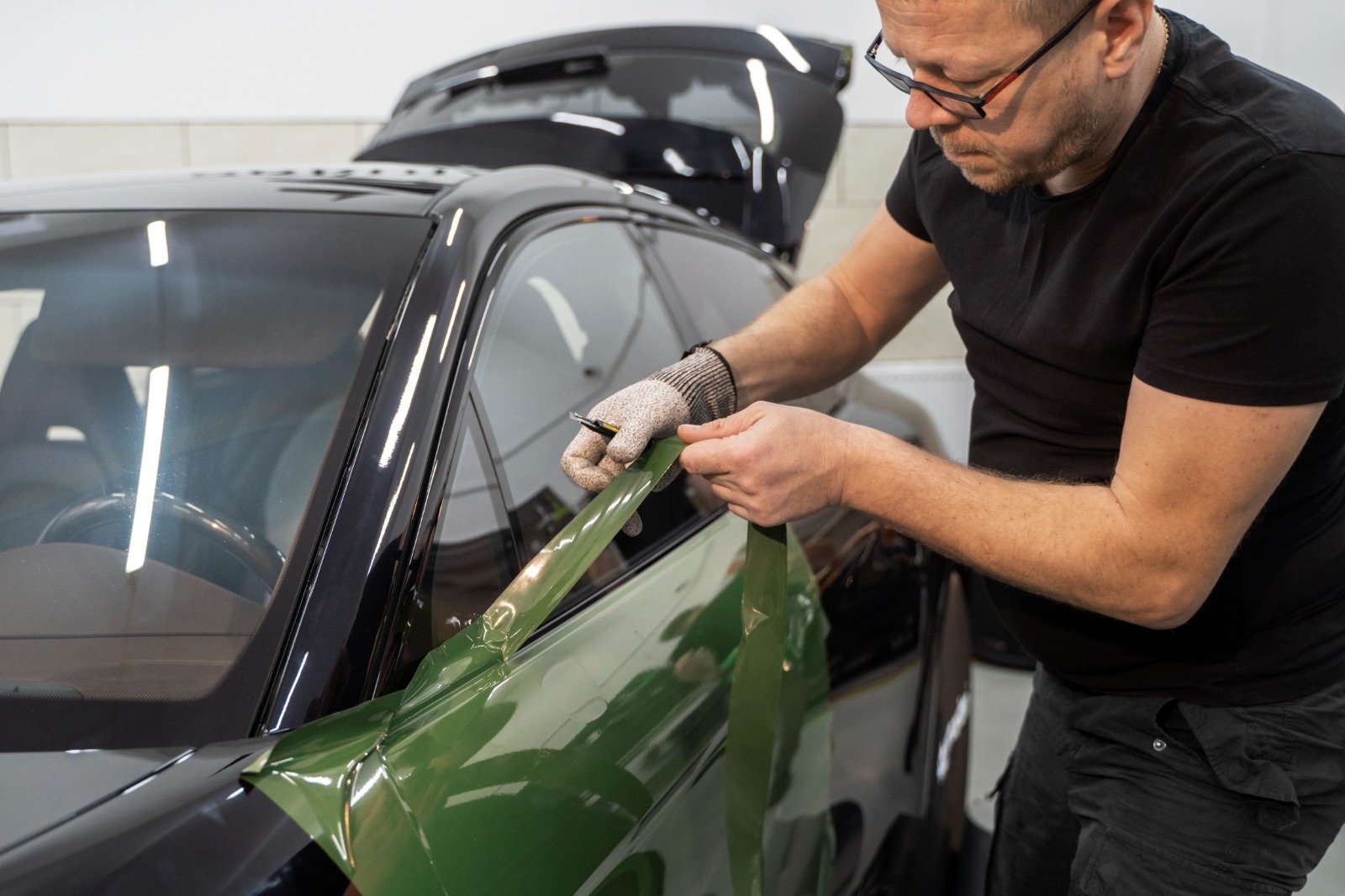 10 Reasons to Choose Car Wrapping Over Traditional Paint